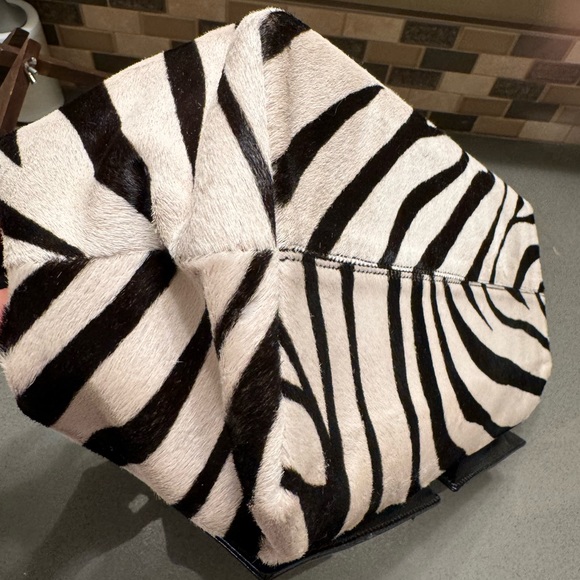 Celine - Picture 8 of 10